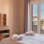 Spiros House * Zvoronáta