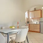 Spiros House Apartman *