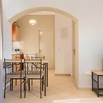 Spiros House 아파트