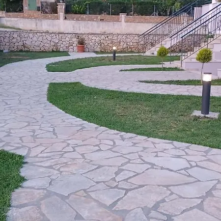 Апартаменты Spiros House