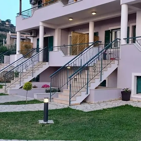 アパート Spiros House スヴォロナータ