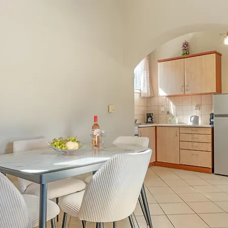 Spiros House アパート *