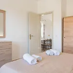 Spiros House Apartamento *
